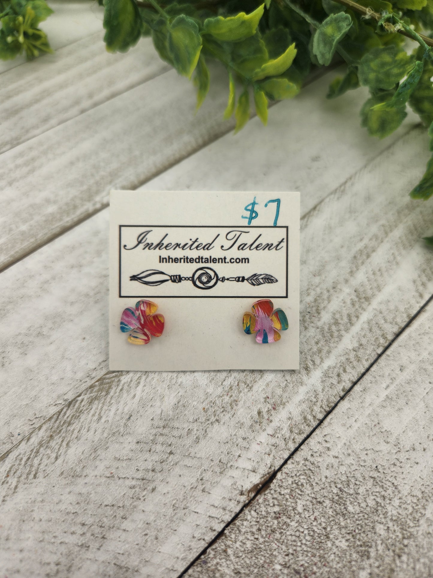 Flower stud earrings