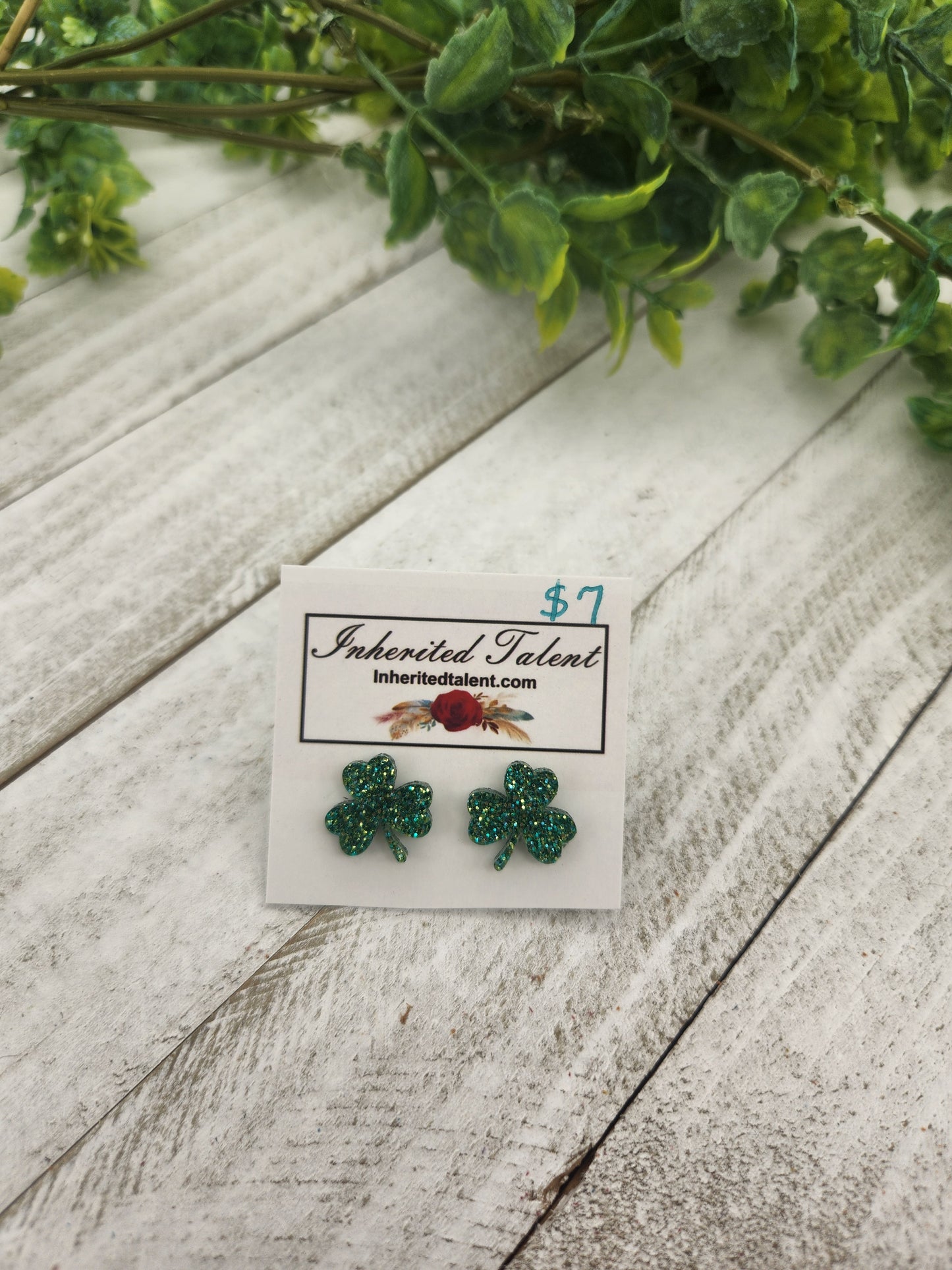 Glitter clover stud earrings
