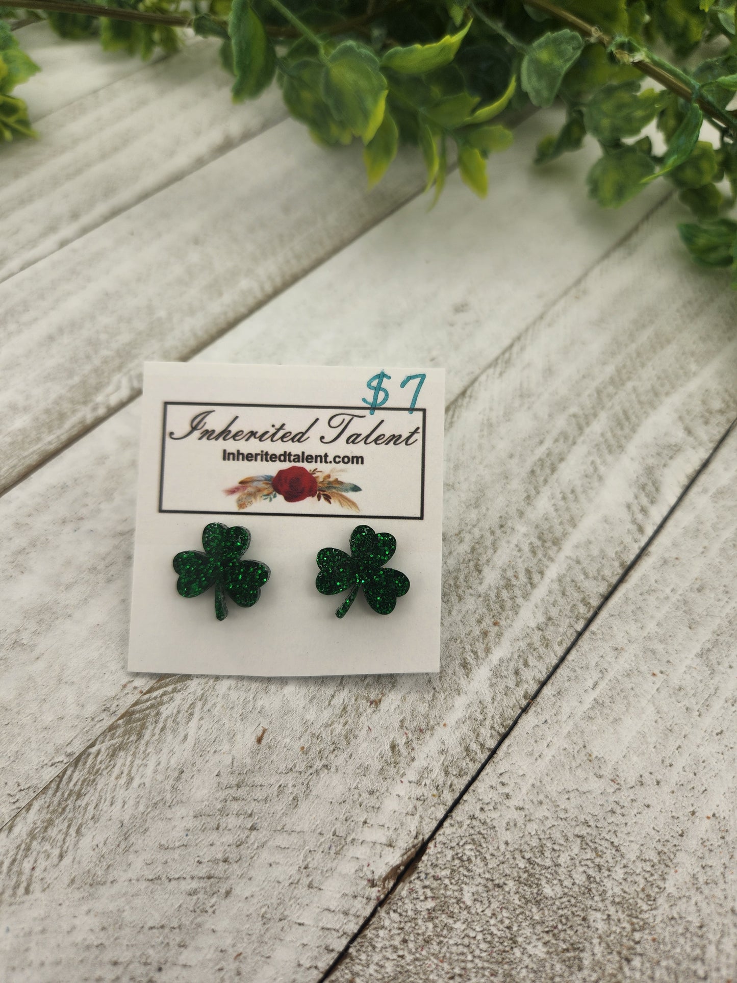 Clover stud earrings